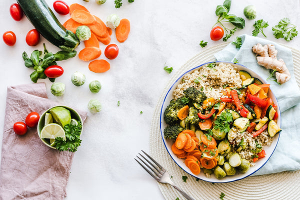 Vitaminreiche Ernährung im Winter mit viel Obst und Gemüse